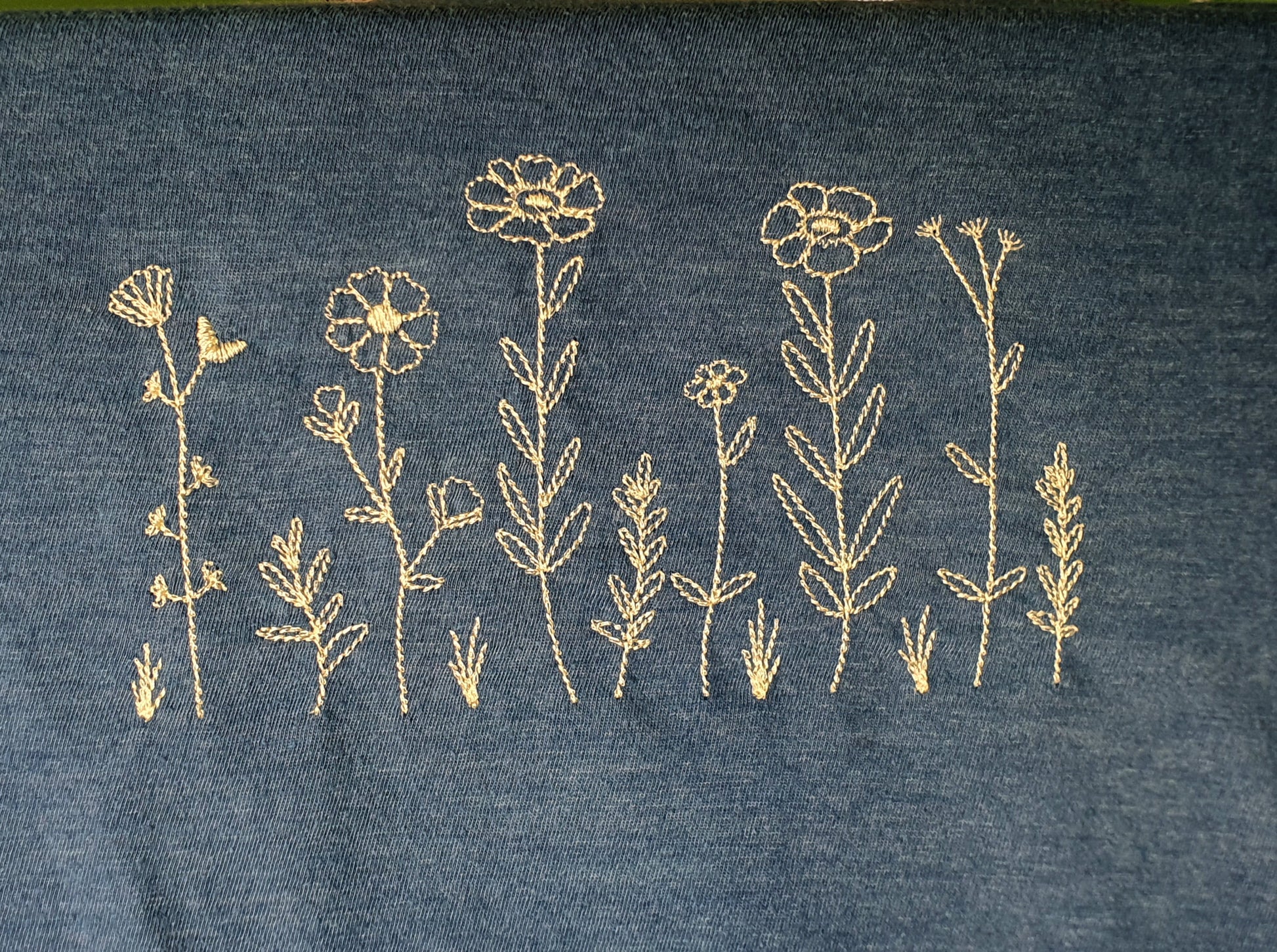 Daisy Floral Embroidery Designs – Botanical Outline Patterns for Machine Embroidery-Kraftygraphy