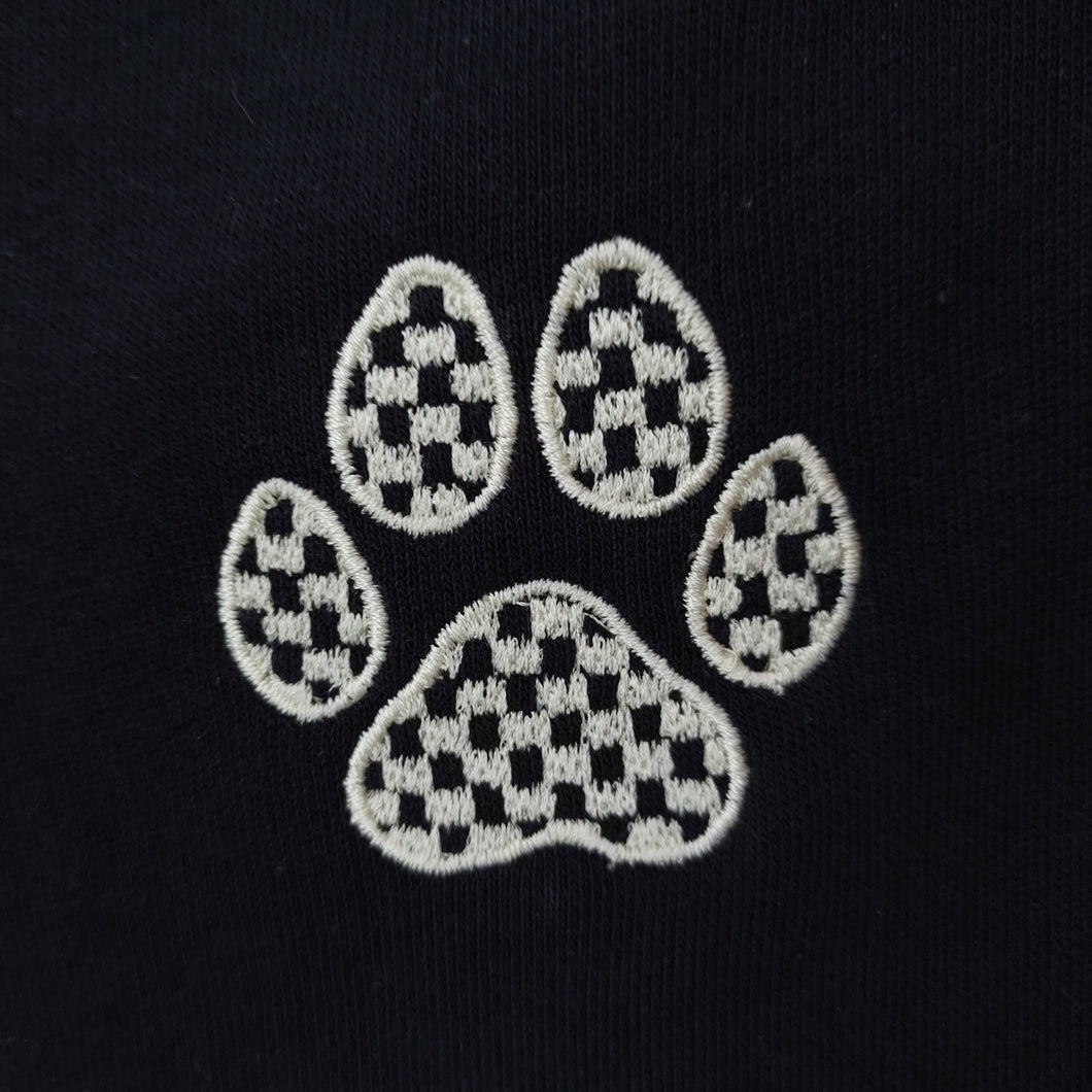 Checkered paw print machine embroidery design for dog lover projects-Kraftygraphy